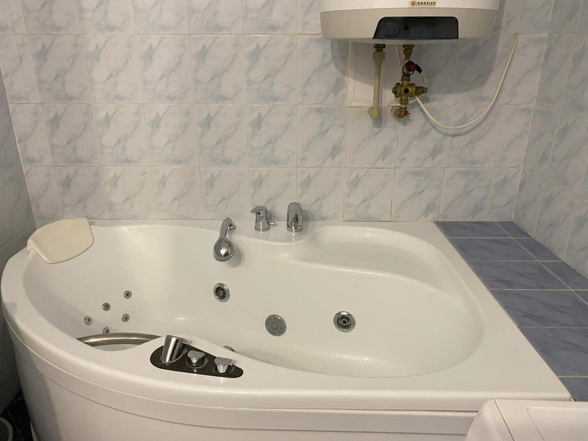 Cozy Garden Apartment In The Heart Of Prag Eksteriør billede